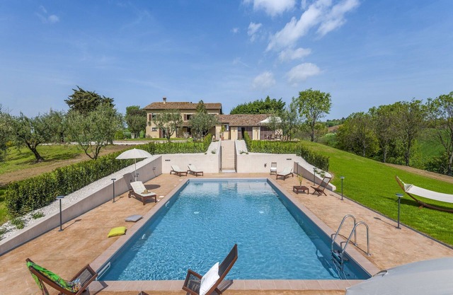 Ferienhaus in San Costanzo mit Pool