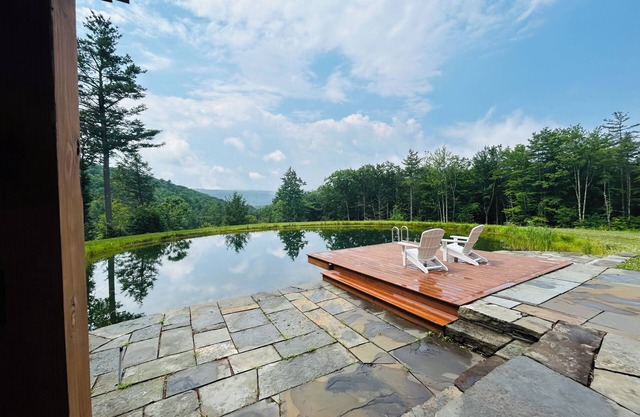 Tranquil Retreat-Pond side on 16 Acres