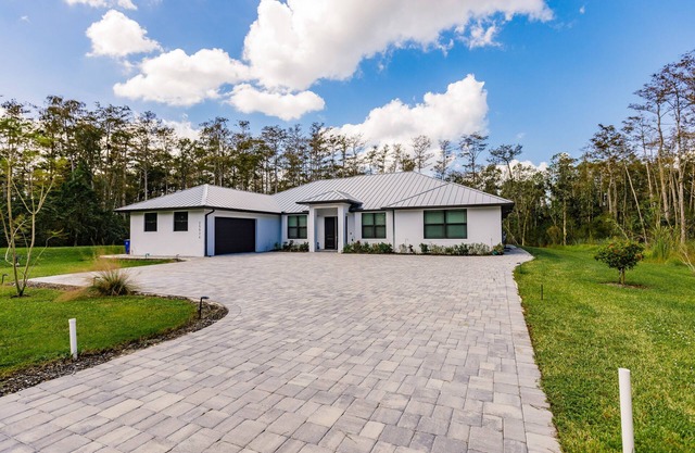 Tranquil retreat w/ private pool, AC, W/D, WiFi, and near attractions