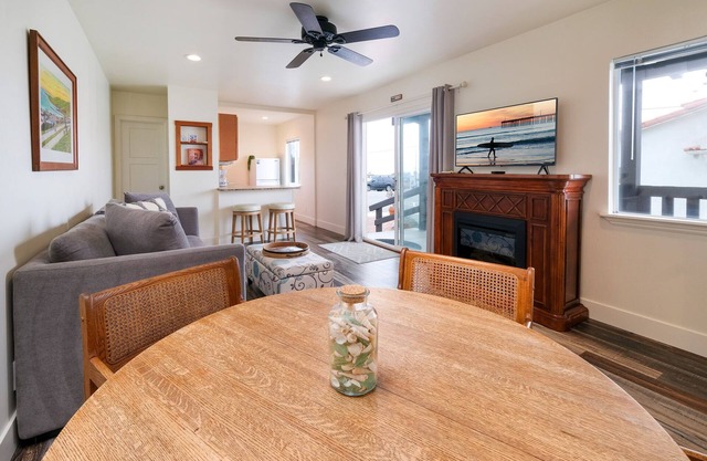 Tranquil Seaside Escape near Beach, Restored Boutique Suite, sleeps 4