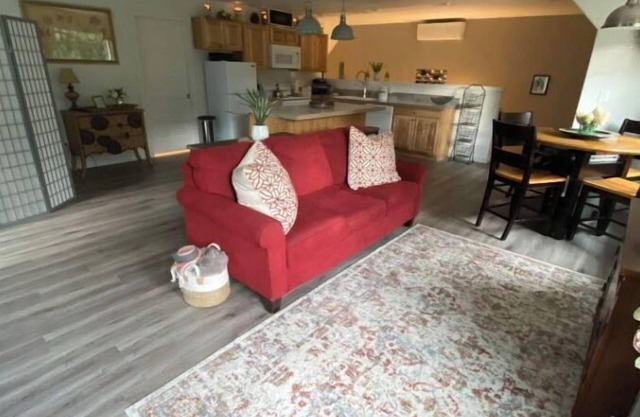 Tranquil Studio Apartment with Mountain Views.