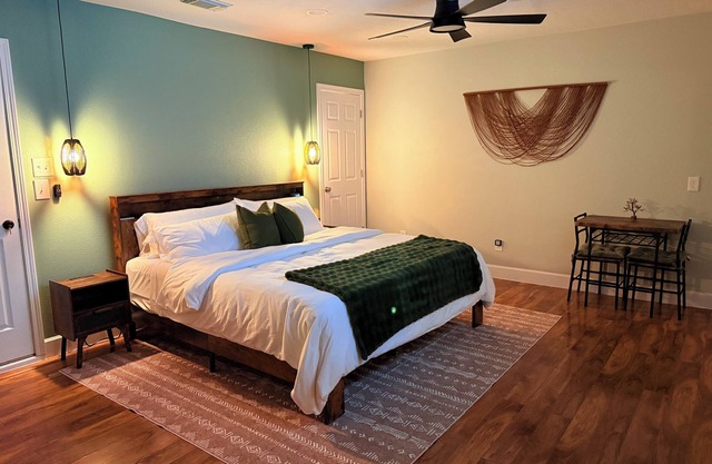 Tranquil Suite Private Bath + Entry