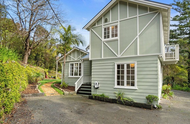 Tranquil Treasure - Titirangi Holiday Home
