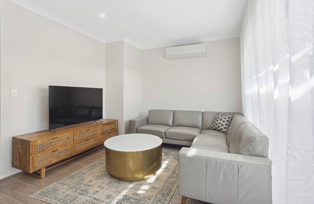 Abgeschiedene Retreat Condo mit großem Balkon. Kostenloses WiFi + Parkplatz