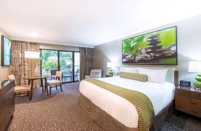 Tranquil Unit with Outdoor Heated Pool & Free Breakfast in Palo Alto