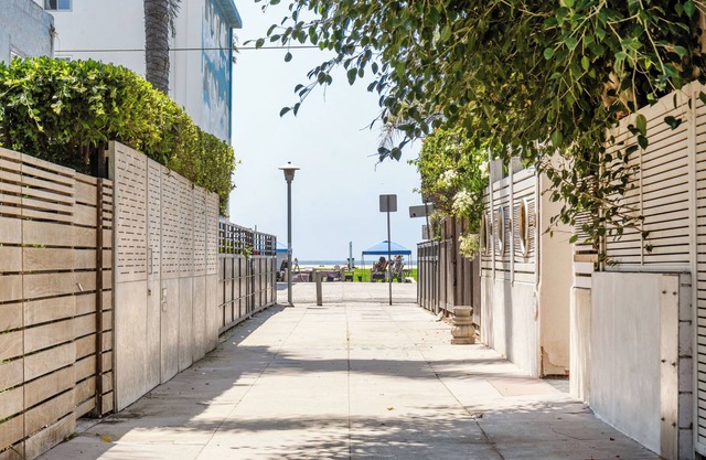 Tranquil Venice Hideaway One Minute to Beach