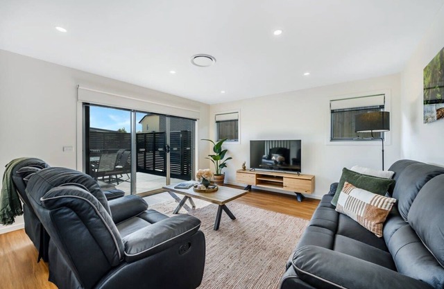 Tranquil Villa Two -2BR/2BA–10min to CBD-Airport.