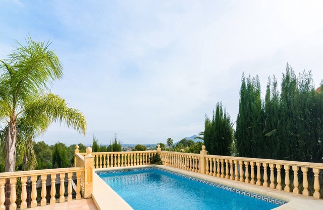 Schöne Villa in Pedreguer mit Schwimmbad