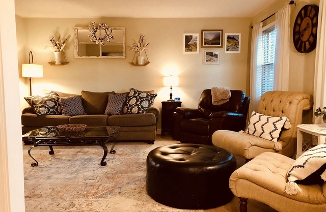Tranquil Wooded Uptown Home Minutes to Lee, Hospitals, and Industry