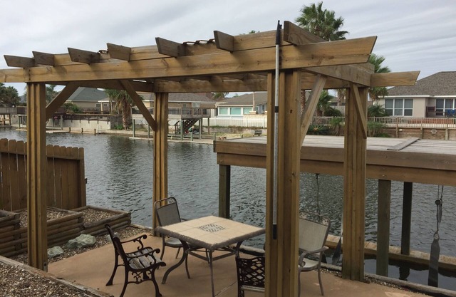 Tranquility on the Canal, Winter Texans' Getaway