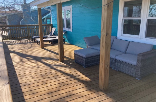 Tranquility on Tres Palacios Bay: Spacious bay house sleeps 7 comfortably!