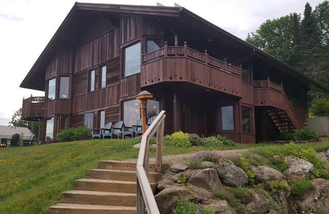 Trapp Family Lodge-2 BR guest house. Enjoy peak leaf season!
