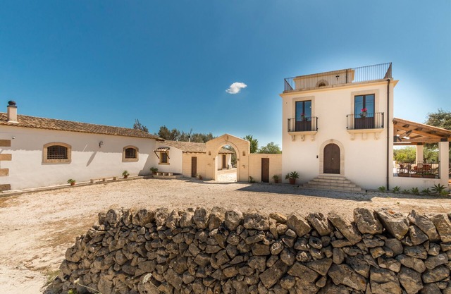 TRAPPETO DEL LAGO MIT MEERBLICK, POOL & WI-FI -