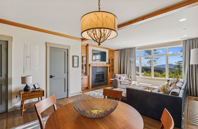 TrappHof: 2 br, fireplace, a/c, patio & views, resort amenities!