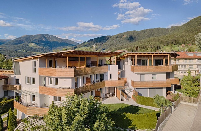 Traum-Ferienwohnung mit Dachterrasse & Panoramalage, Garage, Cron4 Pool & Sauna