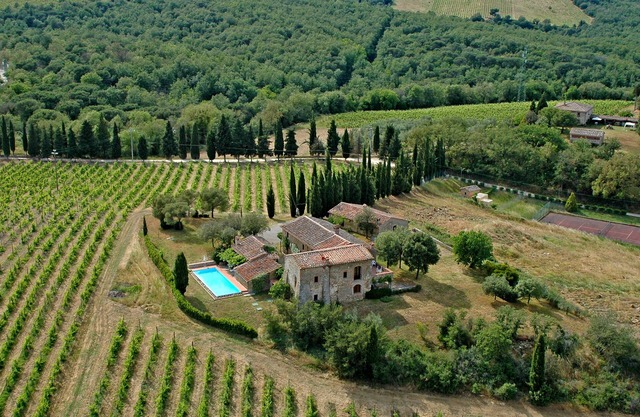 Großzügiges Toskana-Landhaus auf privatem Hügel mit Pool und Chianti-Panorama