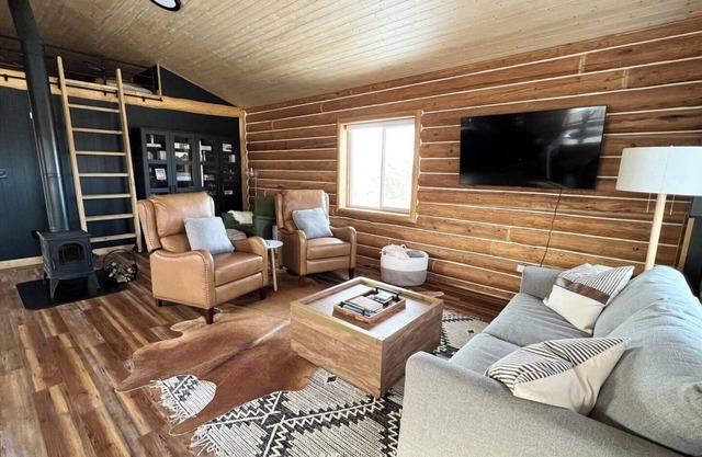 Traut Cabin - Mountain Views & Family Friendly
