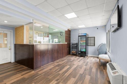 Travel Inn & Suites