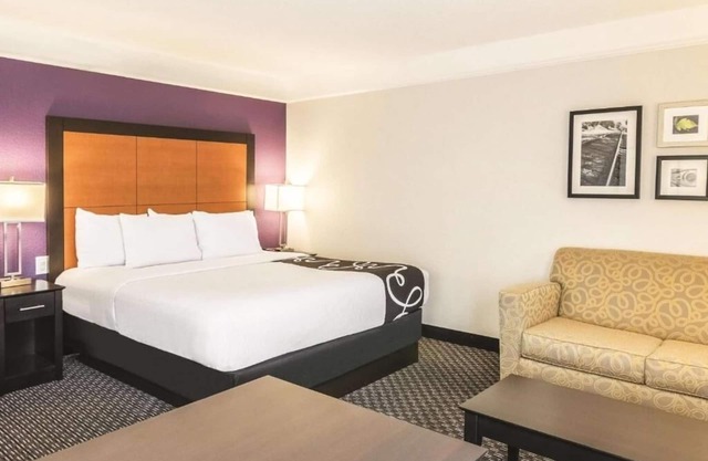 Travel With Ease – Free Shuttle + Comfortable Accommodation | Free Breakfast