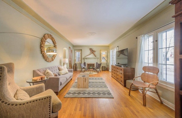 Traveler Oasis Downtown Area Spacious Home, PAC