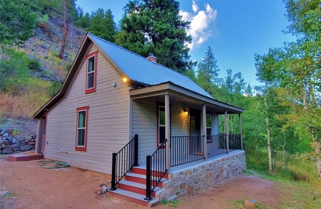 Traveler's Mountain Retreat w/ Grotto Cave Room