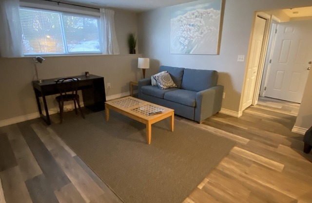 Travelers Den-Stay- Relax - Explore in Salmon Arm