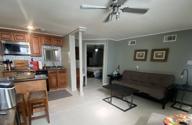 Travelers Hideaway! Basement Apartment near Downtown Jonesboro