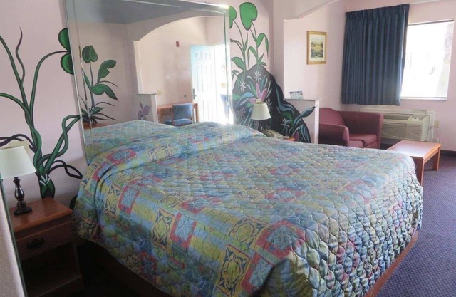 Travelers Inn and Suites Liberty