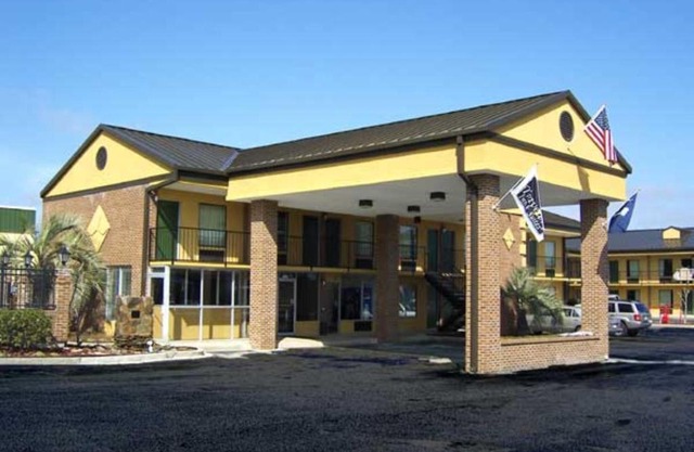 Travelers Inn & Suites