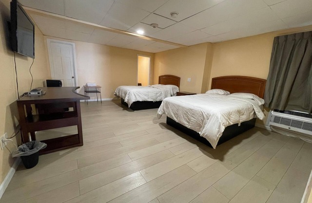 Travelers Motor Lodge