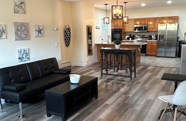 Traveling Nurses! Paradise, 0.2 Miles from BMC - 3 Bedroom