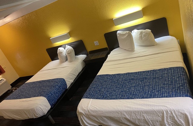 Travelodge by Wyndham Benton Harbor MI