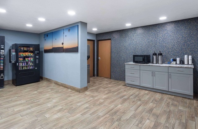 Travelodge by Wyndham Albuquerque East