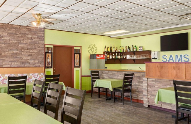 Travelodge by Wyndham Dawson Creek