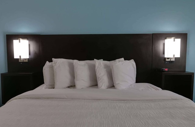 Travelodge by Wyndham Calhoun South I-75