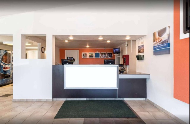 Travelodge by Wyndham Lansing