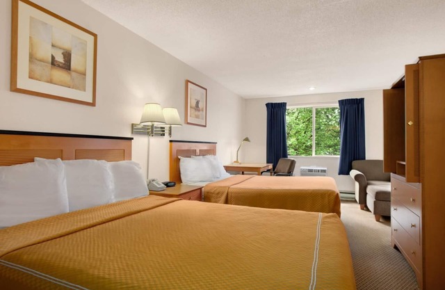 Travelodge by Wyndham Port of Tacoma WA