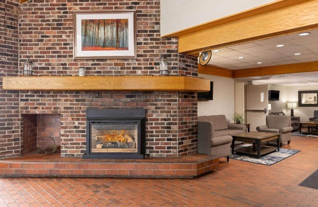 Travelodge by Wyndham Thunder Bay ON