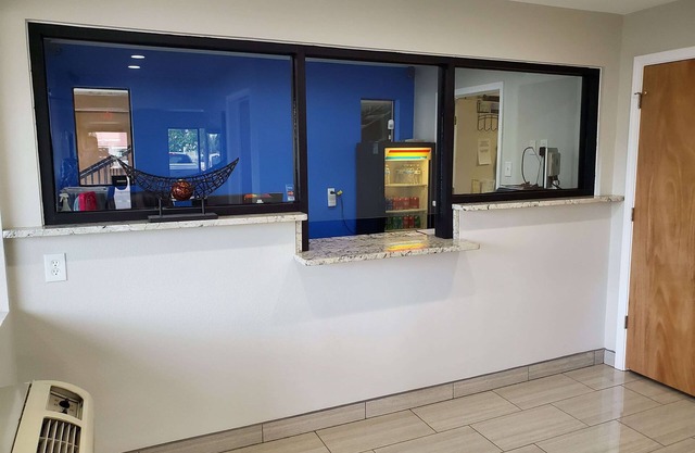 Travelodge by Wyndham Albuquerque West