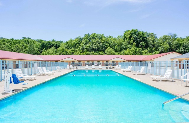 Travelodge by Wyndham Parkersburg