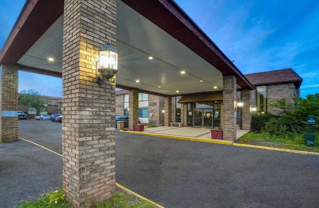Travelodge by Wyndham Vernon CT