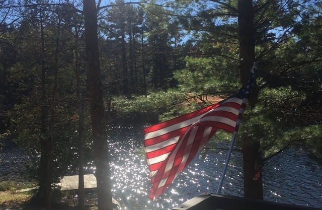 Traverse City Lakefront Log Home, KOSTENLOSER Whirlpool, WIFI und Boote.