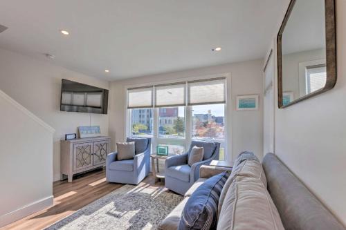 Traverse City Townhome Walk to Beach!