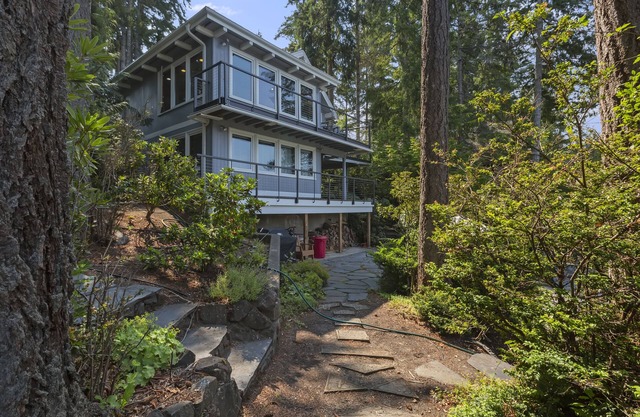 Treasure Island Beach House w/ Kayaks, Fun, Views, and Hot Tub!