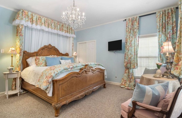 Treasured Mist suite with king size bed, smart tv/wifi, game room, and much more