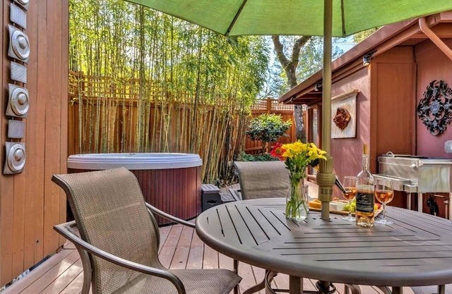 "Tree Fort" Whirlpool !! Feuertabelle !! "Smart House" versteckt im Wald !!!