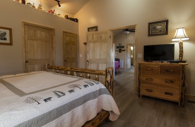 Tree House Suite at the Calhoun House Inn & Suites