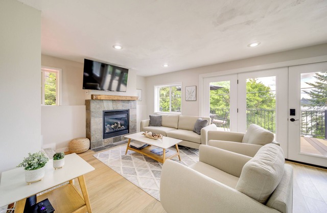 Tree-Lined Hayden Home w/ Hot Tub & Lake Views!