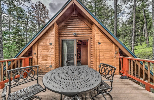 Tree-lined 'polly's Perch' w/ Mountain Views!