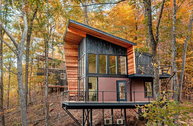 Tree Loft 2 in the trees on a bluff in the Cumberland mountains